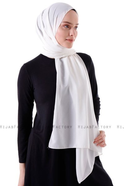 Hadise - Hijab Chiffon Crema