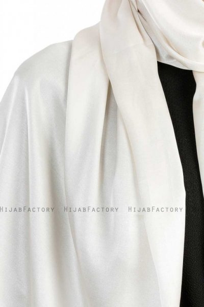 Verda Creme Satin Hijab Sjal Madame Polo 130009-5